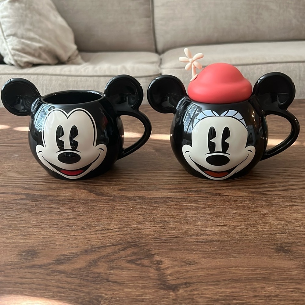 Vintage Mickey and Minnie Mouse mugs w Lid